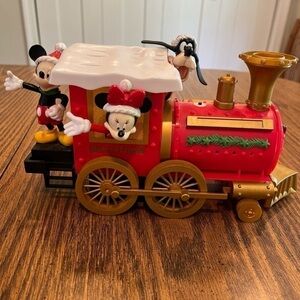 Disney’s Ruz Express Music Train Engine Christmas Goofy, Minnie, Mickey Mouse 🎄